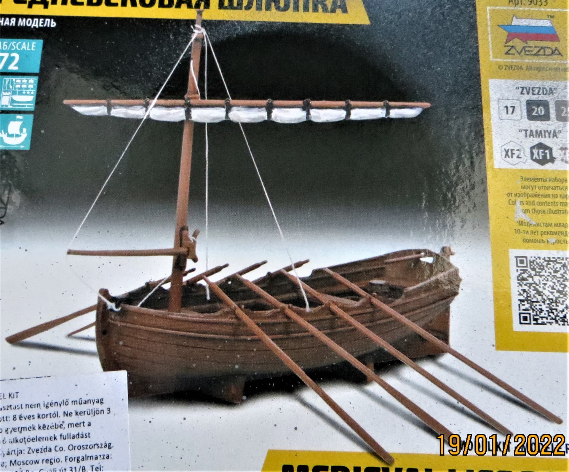 scale 1/72 Zvezda Model Kit 9033 Medieval lifeboat 