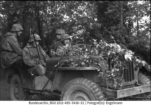 Frankreich, Soldaten auf Jeep-1944 Sommer-Bild 101I-495-3436-32t