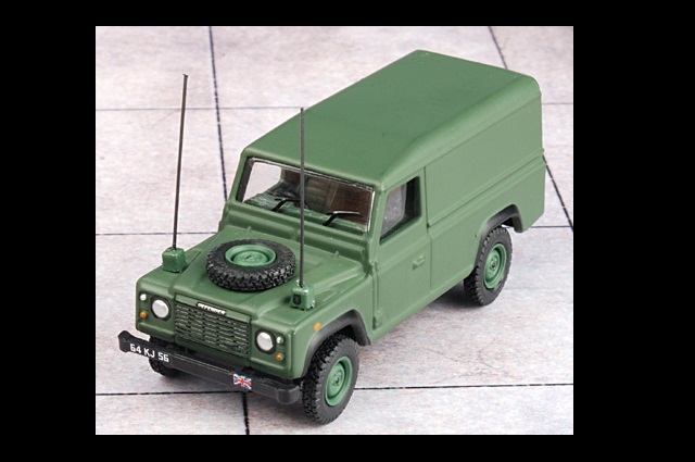 Land Rover Defender (Oxford Diecast)