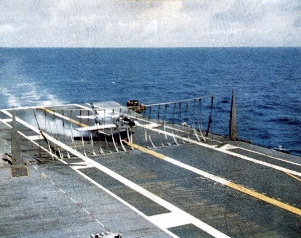 F3H-2_of_VF-193_making_barrier_landing_on_CVA-31_c1962-600x474