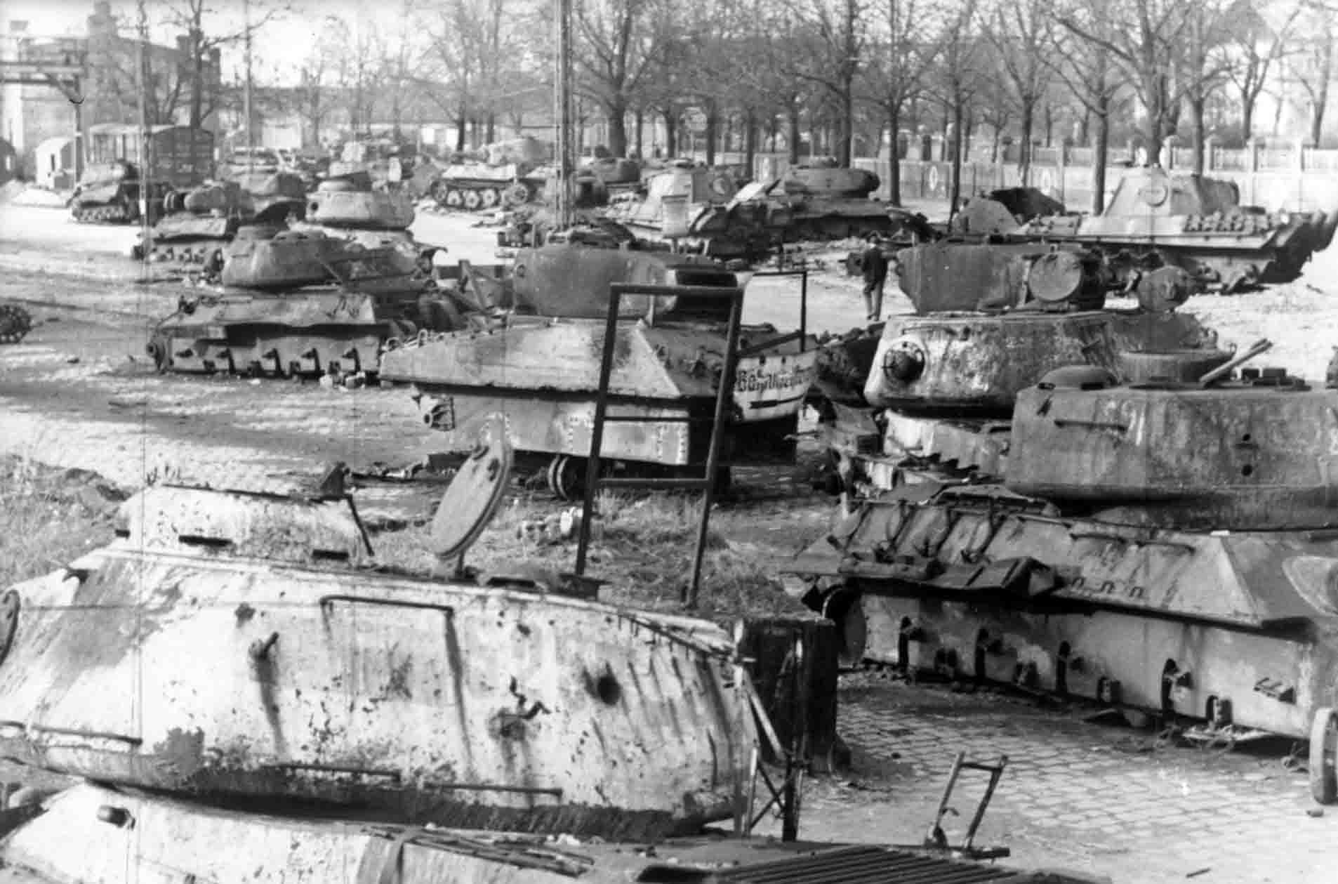 Soviet tanks in Berlin 1945 - #7 by Panzerwerfer - Armor/AFV - KitMaker ...