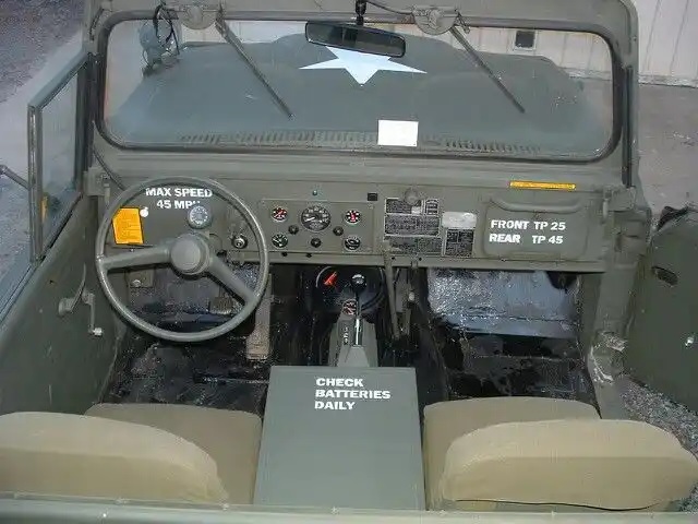 M715 interior