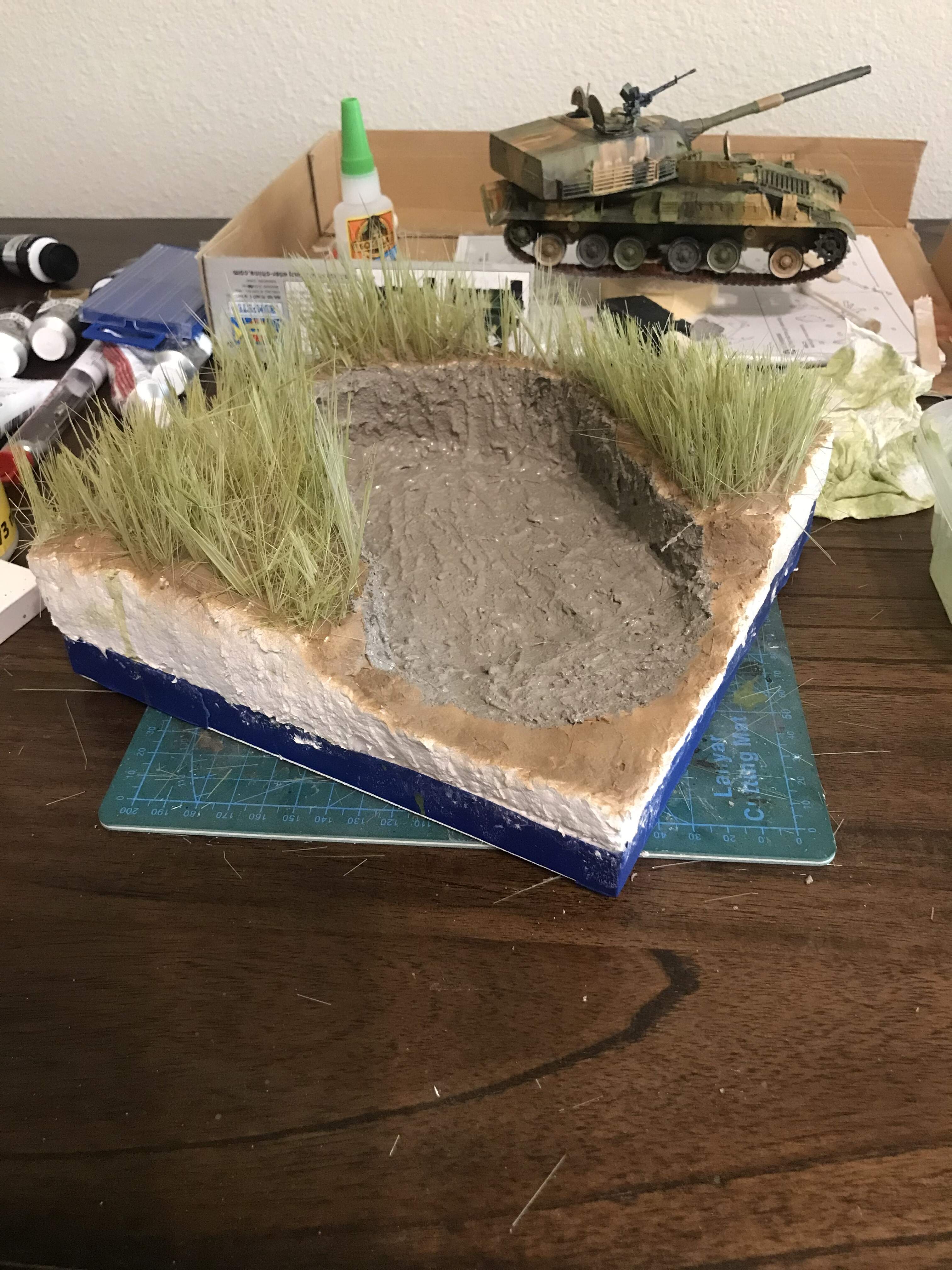 Hull defilade with tall grass diorama - Armor/AFV - KitMaker Network