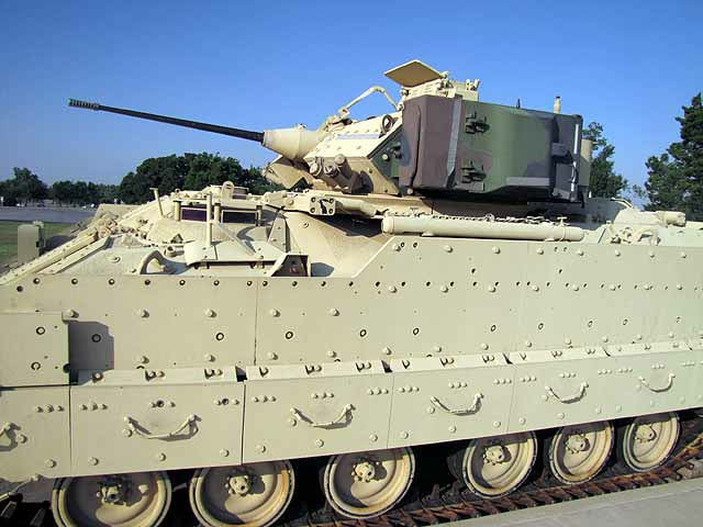bradley-m2a2-ifv-003_orig