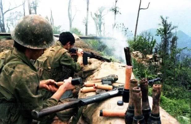 Chinese soldiers fending off Vietnamese attacks during the battle of Laoshan, 1984