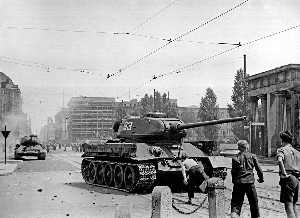T-34 Diorama - Berlin Riots, 1953 - Cold War - KitMaker Network